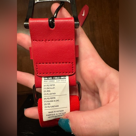 Nike softball/baseball belt. One size, I am size medium and it fit perfect. - Picture 2 of 5